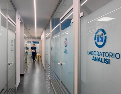 Interno corridoio sale Clinica Veterinaria Borgarello Moncalieri